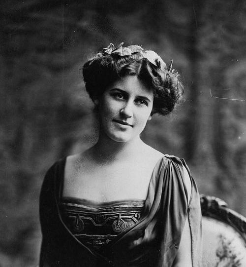 Suffragette Inez Milholland, suffragist, labor lawyer, World War I correspondent, and public speaker