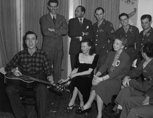 Folksinger Carlie Tart, photo by Joseph A. Horne, February 1944