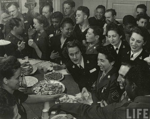 photo by Alfred Eisenstaedt for Life Magazine, 1944